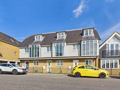 Seabrook Road, 3 bedroom Mid Terrace House for sale, &pound;350,000