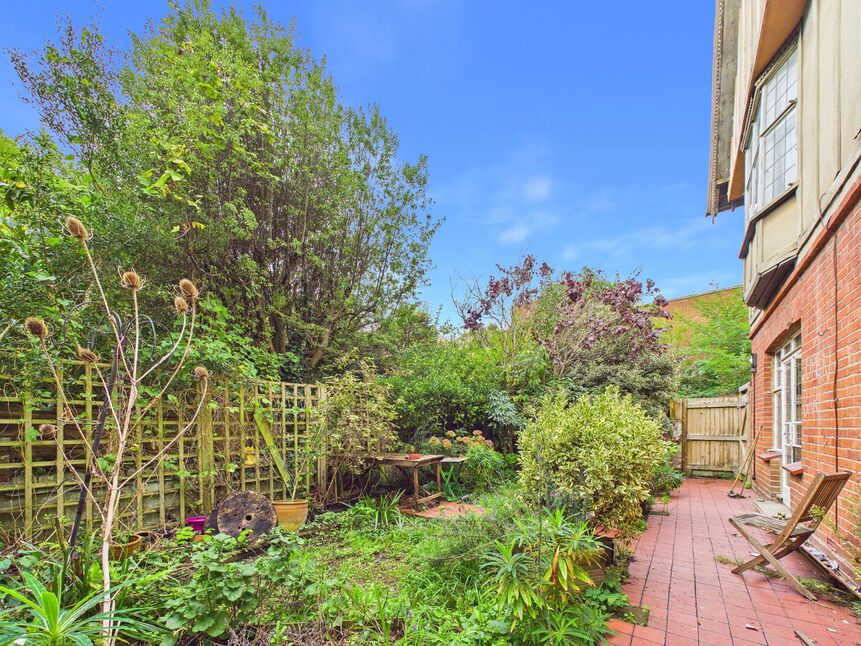 Main image of 2 bedroom Flat for sale, Church Street, Folkestone, Kent, CT20