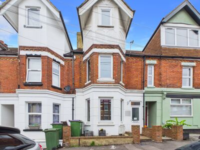 Linden Crescent, 4 bedroom Mid Terrace House for sale, &pound;300,000