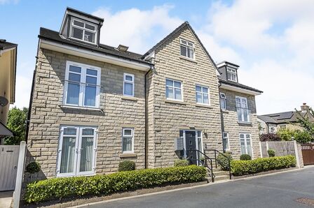 Beech Close, 2 bedroom  Flat to rent, £850 pcm