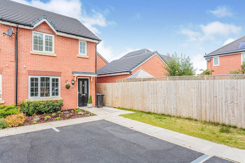 Main image of 2 bedroom End Terrace House for sale, Moss Nook Drive, Grimsargh, Lancashire, PR2