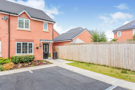 2 bedroom End Terrace House for sale
