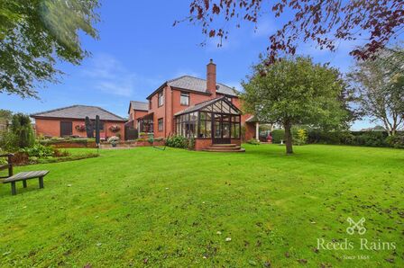 Longmoor Lane, 4 bedroom Detached House for sale, &pound;600,000