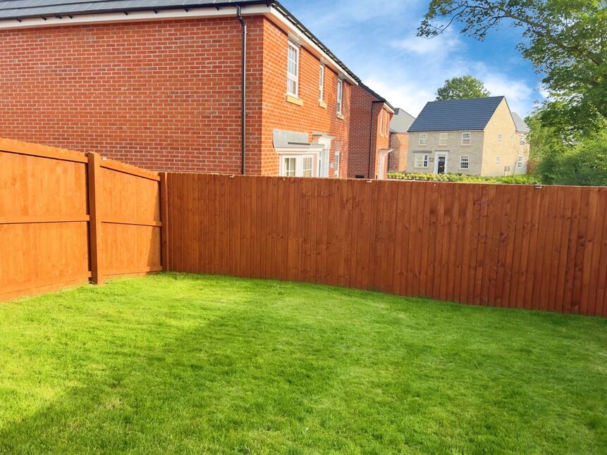 3 bedroom Semi Detached House to rent, Seven Waters Close, Longridge, PR3 £1,300 pcm