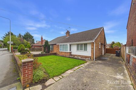 2 bedroom Semi Detached Bungalow for sale