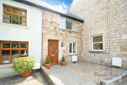 2 bedroom Mid Terrace House for sale