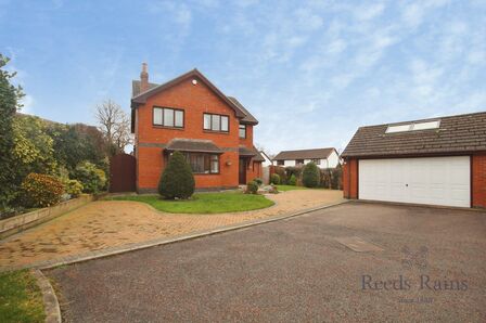 Fernleigh Close, 4 bedroom Detached House for sale, &pound;475,000