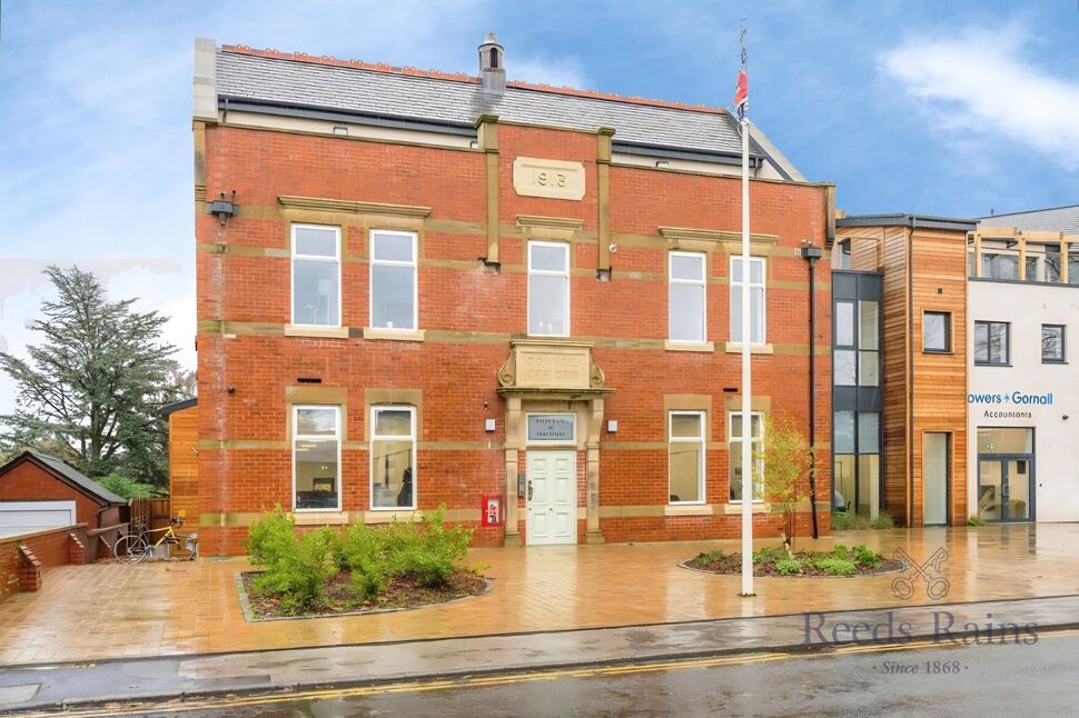 2 bedroom Flat for sale