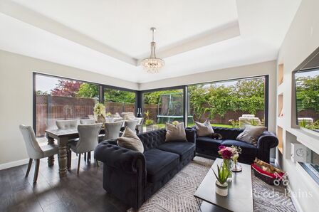 4 bedroom Link Detached House for sale