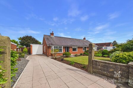 2 bedroom Semi Detached Bungalow for sale