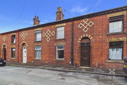 Green Lane, 2 bedroom Mid Terrace House to rent, &pound;875 pcm