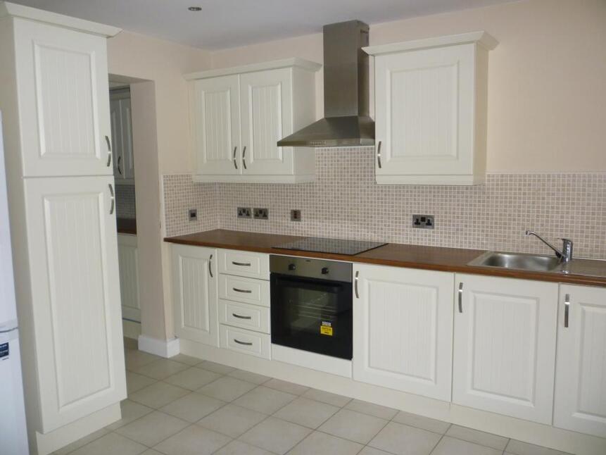 Kitchen / Dining Area