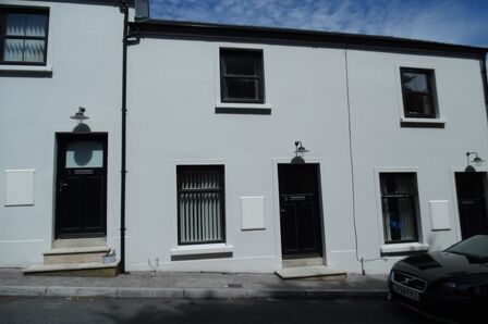 Throne Terrace, 2 bedroom  House to rent, &pound;825 pcm