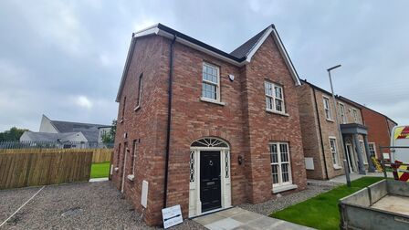 Ballyclare Road, 4 bedroom Detached House for sale, £295,000