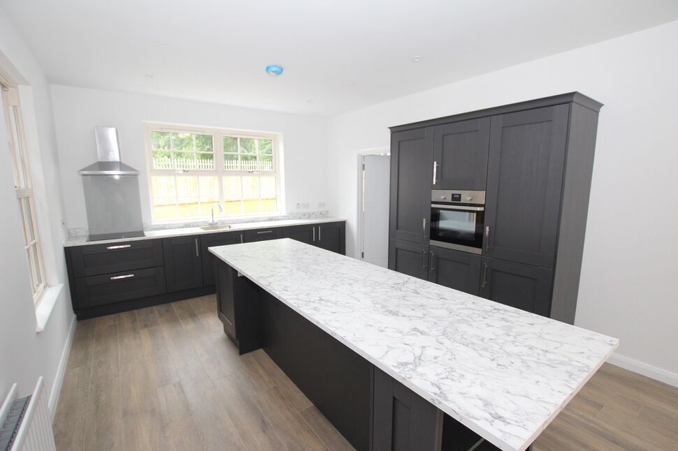 4 bedroom Detached House for sale, Ballyclare Road, BT36 £325,000