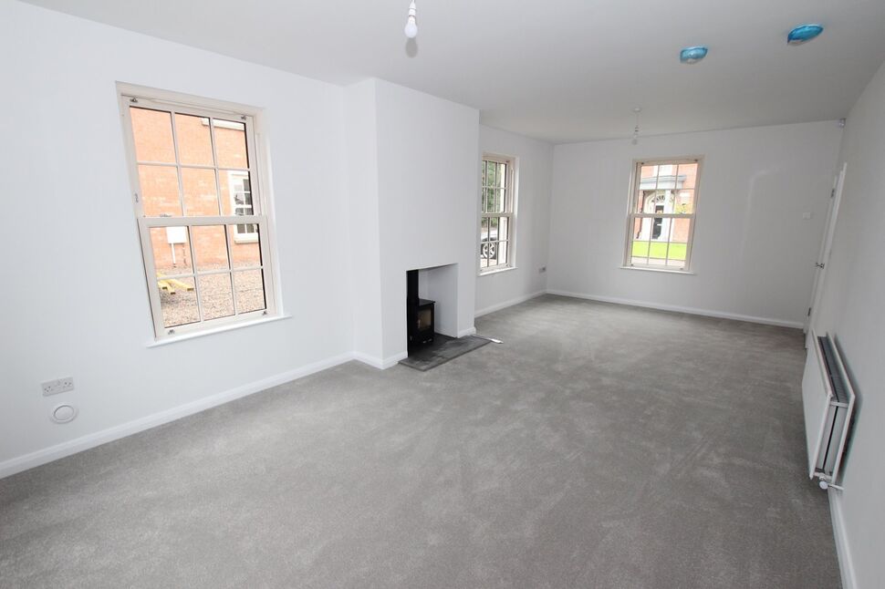 4 bedroom Detached House for sale, Ballyclare Road, BT36 £325,000