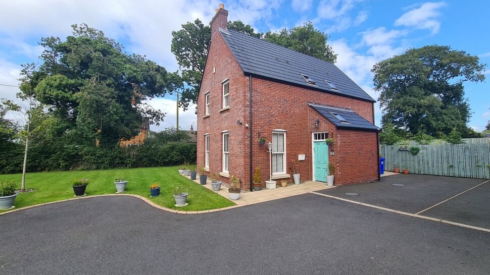 4 bedroom Detached House for sale, Temple Hall, Templepatrick, BT39 £