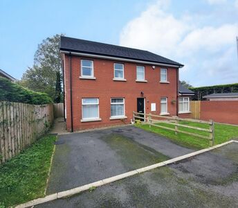 3 bedroom Semi Detached House to rent