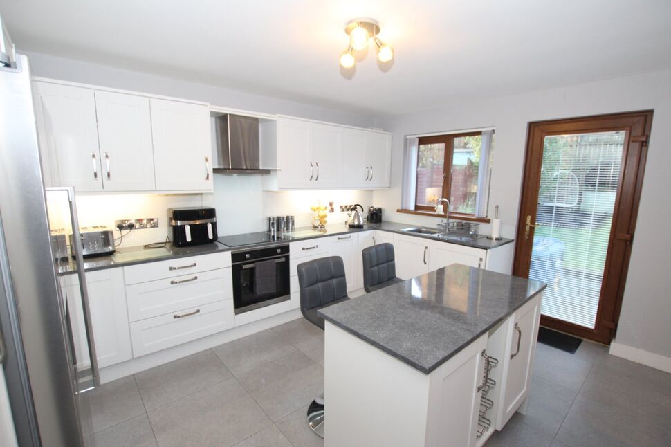 4 bedroom Detached House for sale, Hollybrook Heights, Newtownabbey, BT36 £275,000