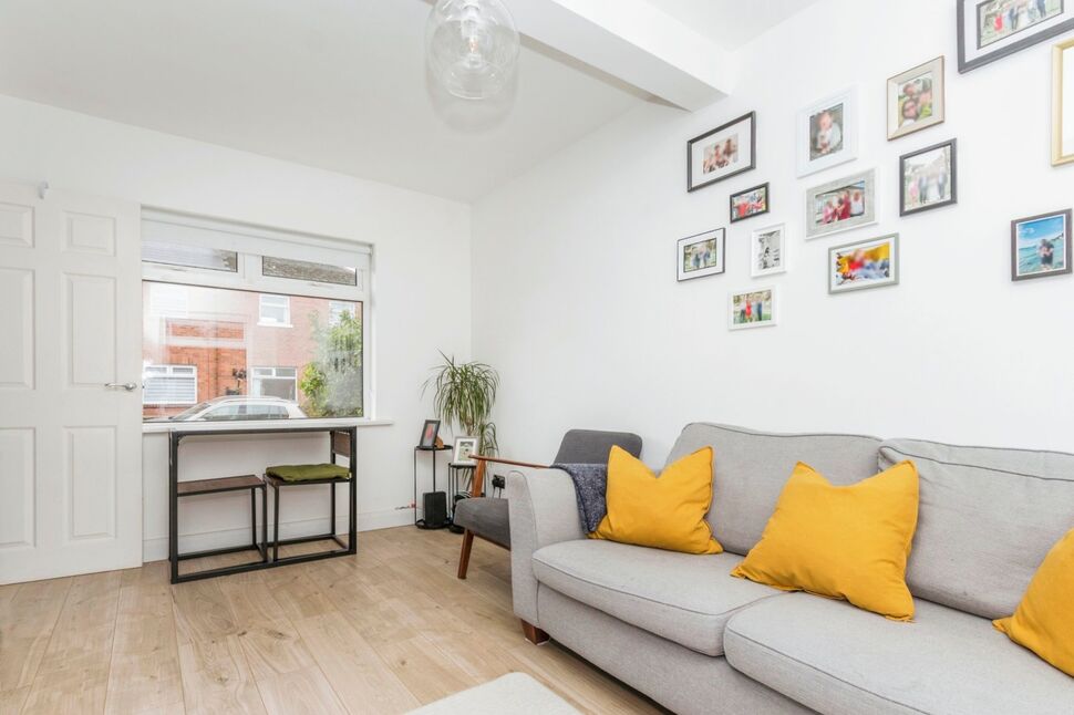 3 bedroom Mid Terrace House for sale, Chesham Park, Belfast, BT6 £149,950