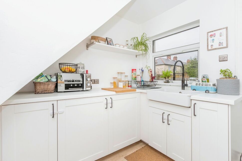 3 bedroom Mid Terrace House for sale, Chesham Park, Belfast, BT6 £149,950