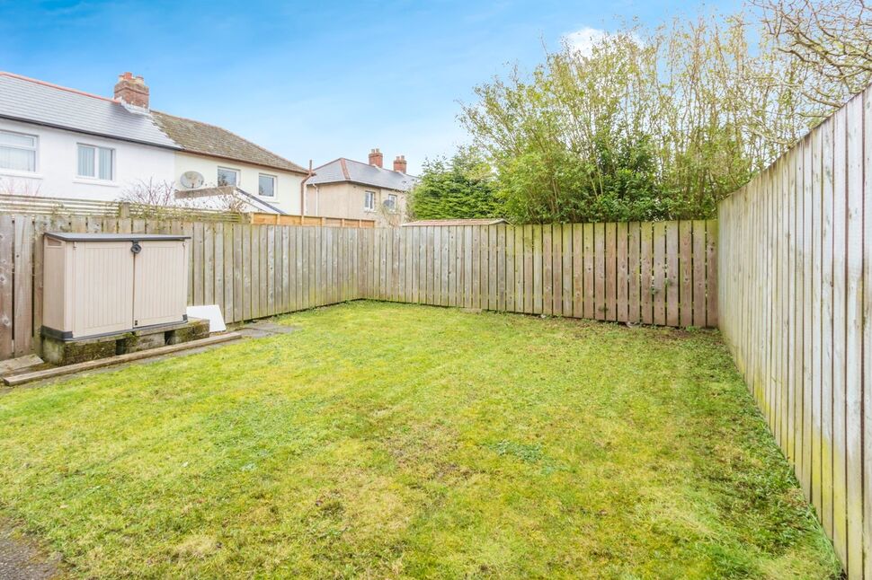 3 bedroom Mid Terrace House for sale, Chesham Park, Belfast, BT6 £149,950