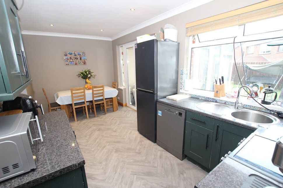 3 bedroom Semi Detached House for sale, Hillview Avenue West