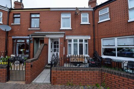 3 bedroom Mid Terrace House to rent