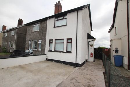 2 bedroom Semi Detached House to rent