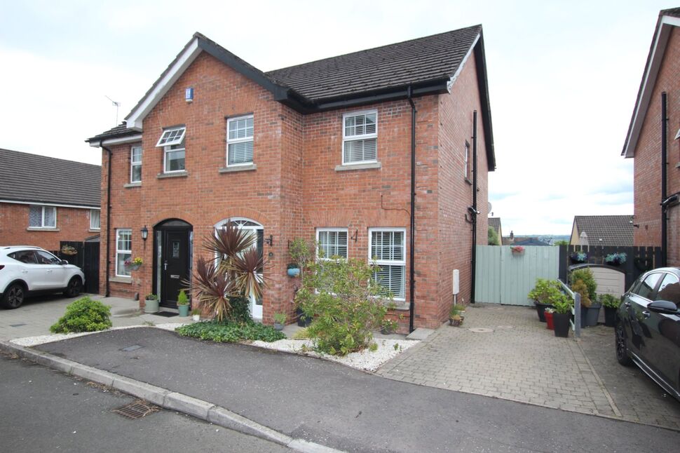 3 bedroom Semi Detached House for sale