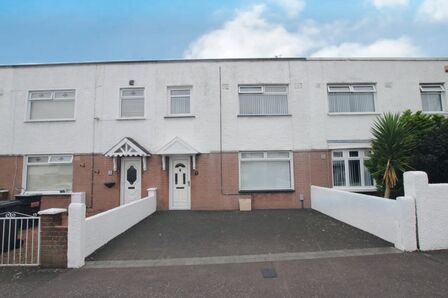 3 bedroom Mid Terrace House for sale