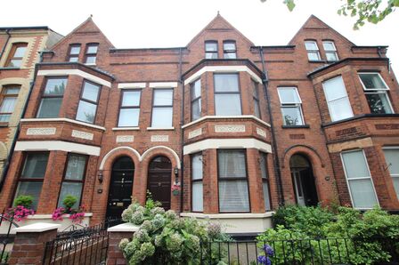 5 bedroom Mid Terrace House for sale