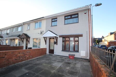 Crosby Street, 3 bedroom End Terrace House to rent, &pound;895 pcm
