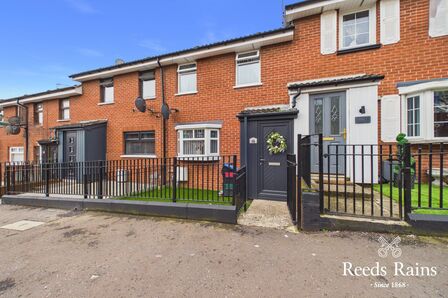 2 bedroom Mid Terrace House for sale