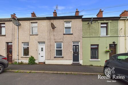 2 bedroom Mid Terrace House for sale