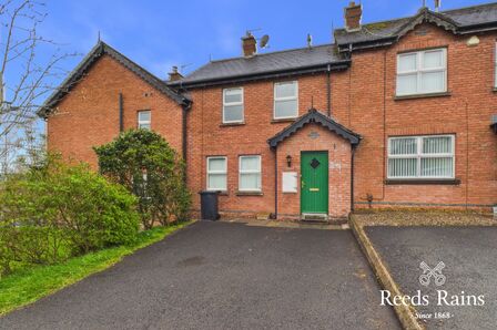 3 bedroom Mid Terrace House for sale