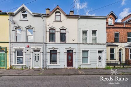 4 bedroom Mid Terrace House for sale