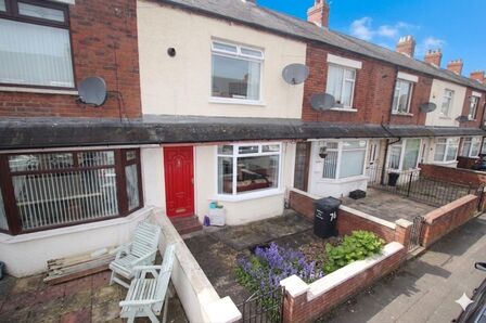 3 bedroom Mid Terrace House to rent