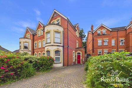 4 bedroom End Terrace House to rent