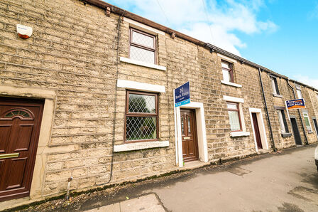 Woolley Bridge, 2 bedroom Mid Terrace House to rent, £850 pcm