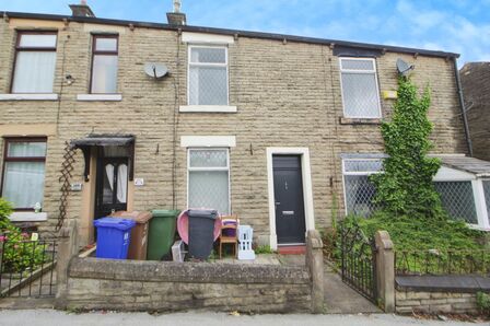 Mottram Moor, 2 bedroom Mid Terrace House to rent, £875 pcm