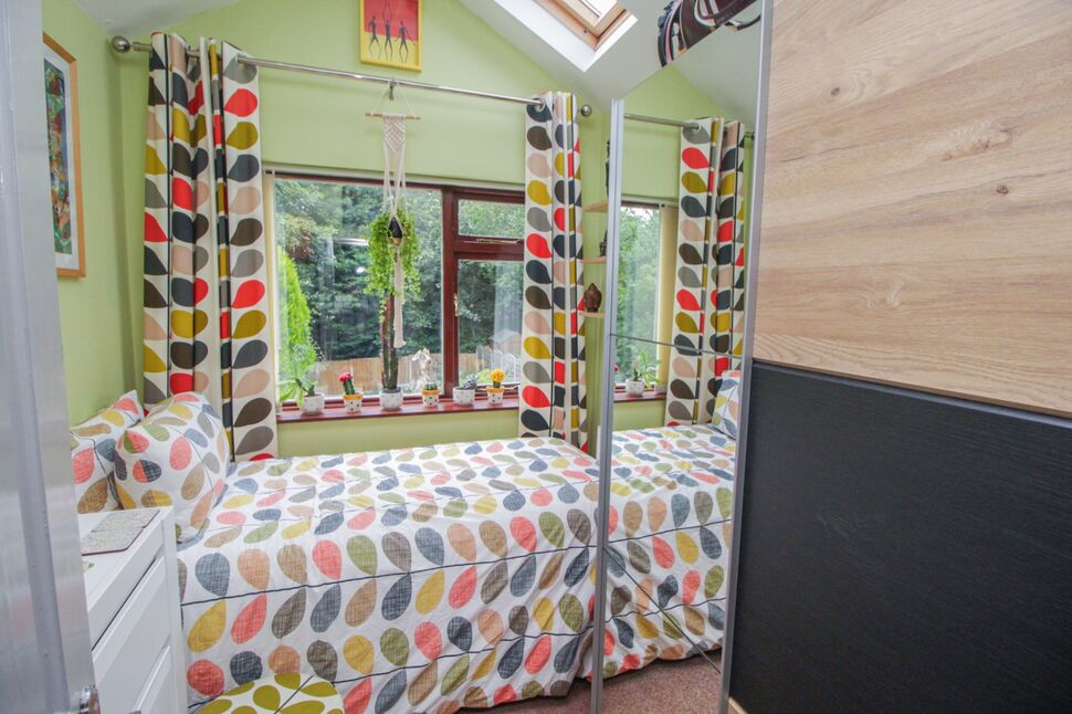 3 bedroom Mid Terrace House for sale, Shaw Lane, Glossop, SK13 £229,950