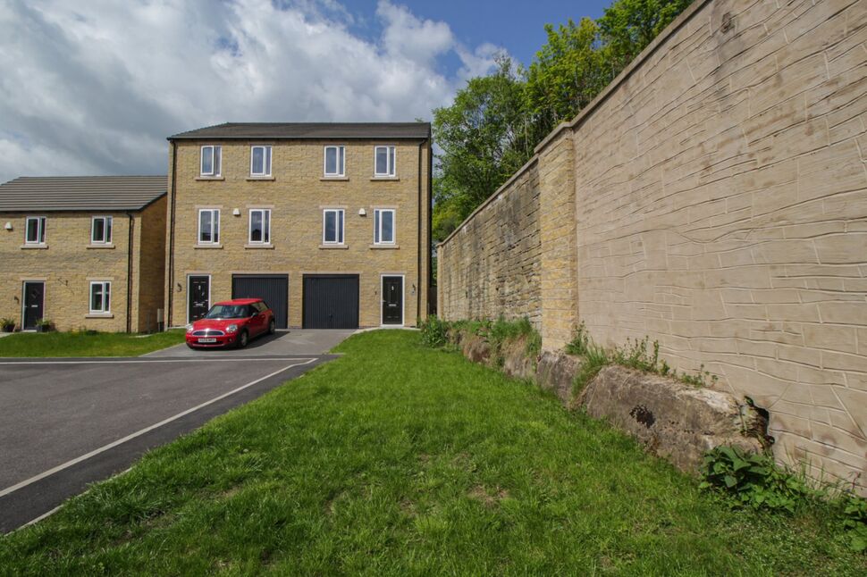4 bedroom Semi Detached House for sale, John Walton Close, Glossop