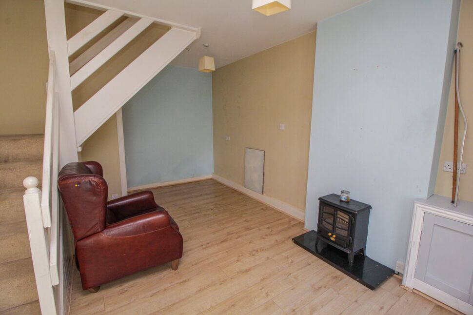 2 bedroom Mid Terrace House for sale, Lower Market Street, Broadbottom