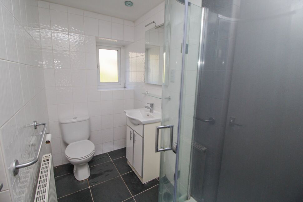 2 bedroom Mid Terrace House for sale, Lower Market Street, Broadbottom