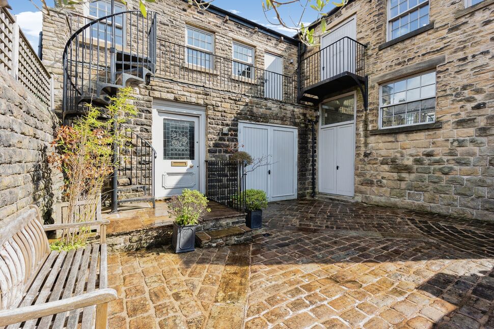 3 bedroom Detached House for sale, Oak Street, Glossop, SK13 £390,000