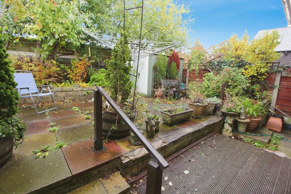 3 bedroom Mid Terrace House for sale, Surrey Street, Glossop, SK13 £195,000