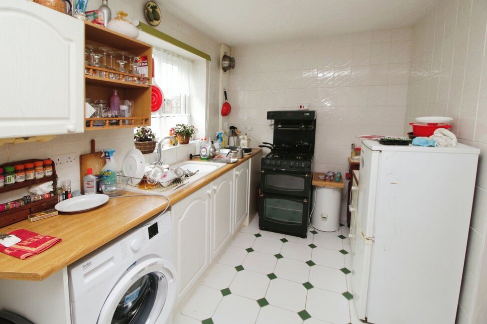 3 bedroom Mid Terrace House for sale, Surrey Street, Glossop, SK13 £