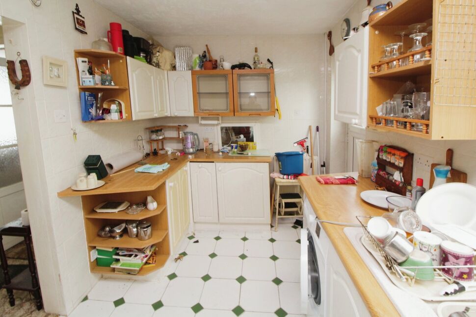 3 bedroom Mid Terrace House for sale, Surrey Street, Glossop, SK13 £