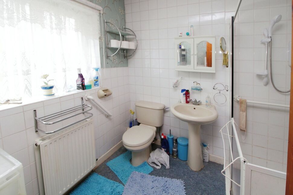 3 bedroom Mid Terrace House for sale, Surrey Street, Glossop, SK13 £